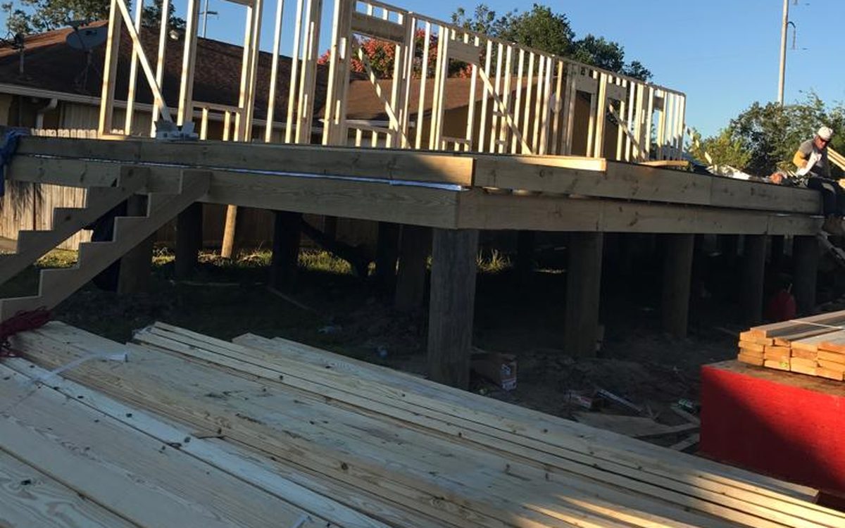 Floor platform on timber posts with the first wall frames standing